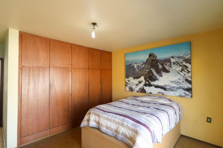 Casa à venda com 251m², 3 quartos e 2 vagas Casa à venda com 251m², 3 quartos e 2 vagasQuarto 2