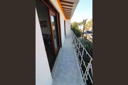 Casa à venda com 251m², 3 quartos e 2 vagas Casa à venda com 251m², 3 quartos e 2 vagasSacada do Quarto 1