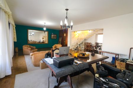 Casa à venda com 251m², 3 quartos e 2 vagas Casa à venda com 251m², 3 quartos e 2 vagasSala