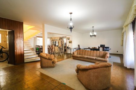 Casa à venda com 251m², 3 quartos e 2 vagas Casa à venda com 251m², 3 quartos e 2 vagasSala