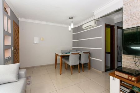 Casa de condomínio à venda com 95m², 3 quartos e 1 vagaSala