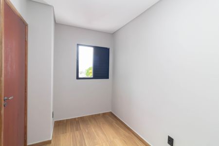 Quarto 1 de apartamento para alugar com 2 quartos, 40m² em Jardim Casa Pintada, São Paulo