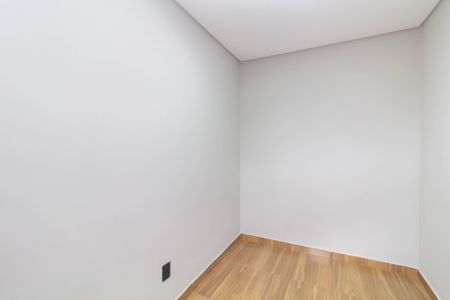 Quarto 1 de apartamento para alugar com 2 quartos, 40m² em Jardim Casa Pintada, São Paulo