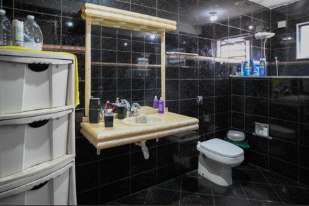 Casa à venda com 270m², 5 quartos e sem vaga Casa à venda com 270m², 5 quartos e sem vagaCasa 2 - Banheiro Social