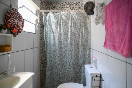 Casa à venda com 270m², 5 quartos e sem vaga Casa à venda com 270m², 5 quartos e sem vagaCasa 1 - Banheiro Social