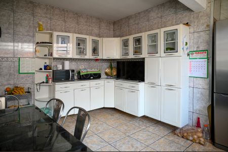 Casa à venda com 270m², 5 quartos e sem vaga Casa à venda com 270m², 5 quartos e sem vagaCasa 2 - Cozinha