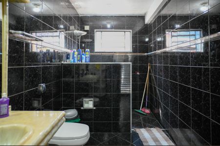 Casa à venda com 270m², 5 quartos e sem vaga Casa à venda com 270m², 5 quartos e sem vagaCasa 2 - Banheiro Social