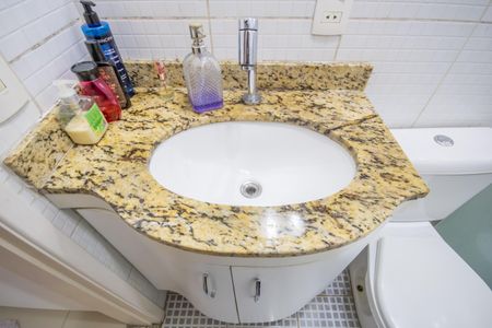 Casa de condomínio à venda com 111m², 2 quartos e 2 vagasBanheiro da Suíte 1