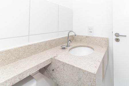 Banheiro de apartamento para alugar com 2 quartos, 39m² em Água Branca, São Paulo