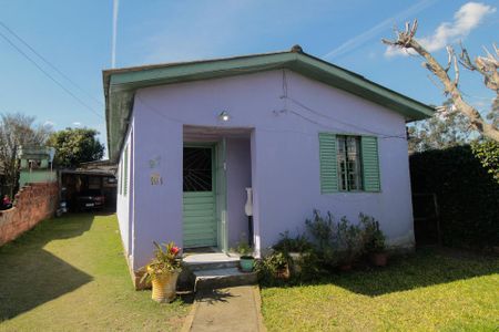 Casa à venda com 110m², 2 quartos e sem vaga Casa à venda com 110m², 2 quartos e sem vagaFachada