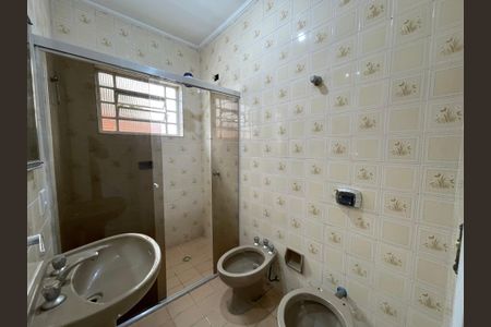 Casa à venda com 140m², 4 quartos e 2 vagasBanheiro 1