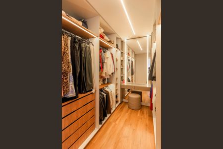 Apartamento à venda com 145m², 3 quartos e 2 vagasCloset da Suíte 1