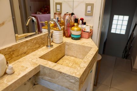 Casa de condomínio à venda com 60m², 2 quartos e 1 vagaBanheiro