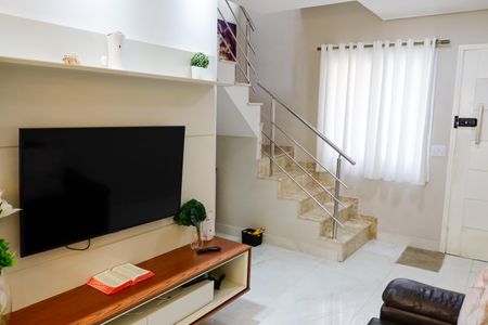 Sala de casa de condomínio à venda com 2 quartos, 60m² em Jaguaribe, Osasco