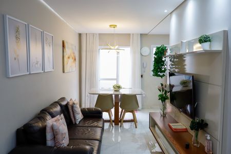 Casa de condomínio à venda com 60m², 2 quartos e 1 vagaSala