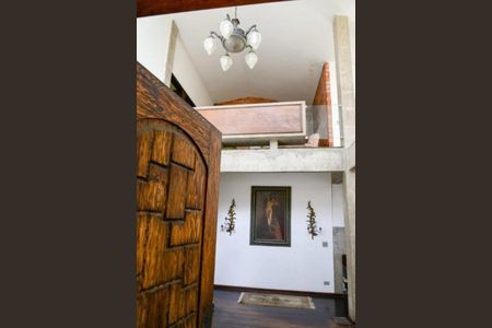 Casa à venda com 680m², 5 quartos e 4 vagasFoto 04