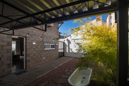 Casa à venda com 78m², 1 quarto e 3 vagas Casa à venda com 78m², 1 quarto e 3 vagasQuintal