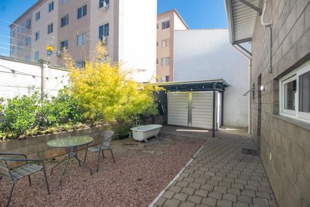 Casa à venda com 78m², 1 quarto e 3 vagas Casa à venda com 78m², 1 quarto e 3 vagasQuintal