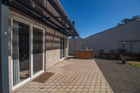 Casa à venda com 78m², 1 quarto e 3 vagas Casa à venda com 78m², 1 quarto e 3 vagasJardim