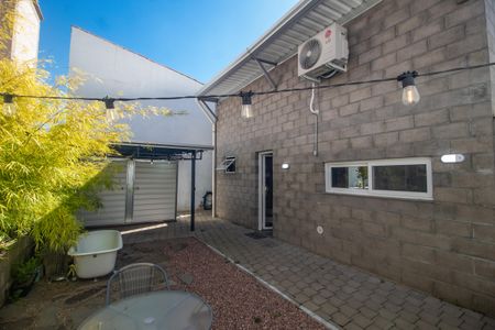 Casa à venda com 78m², 1 quarto e 3 vagas Casa à venda com 78m², 1 quarto e 3 vagasQuintal