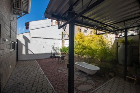 Casa à venda com 78m², 1 quarto e 3 vagas Casa à venda com 78m², 1 quarto e 3 vagasQuintal