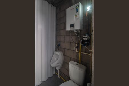 Casa à venda com 78m², 1 quarto e 3 vagas Casa à venda com 78m², 1 quarto e 3 vagasBanheiro Quintal