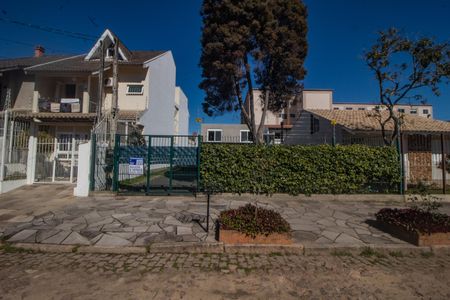 Casa à venda com 78m², 1 quarto e 3 vagas Casa à venda com 78m², 1 quarto e 3 vagasFachada