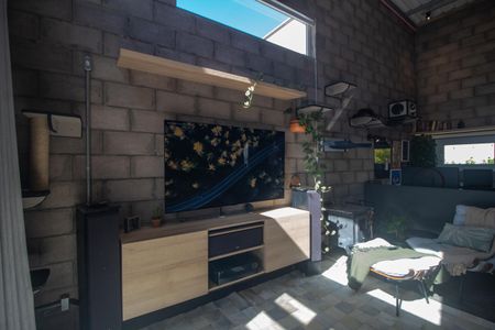 Casa à venda com 78m², 1 quarto e 3 vagas Casa à venda com 78m², 1 quarto e 3 vagasSala