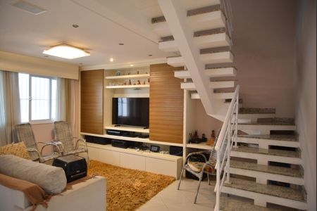 Casa à venda com 125m², 3 quartos e 2 vagasSala