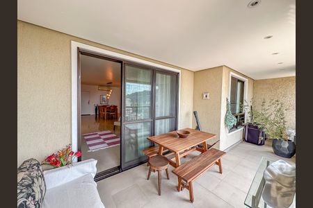 Apartamento à venda com 176m², 3 quartos e 2 vagasVaranda