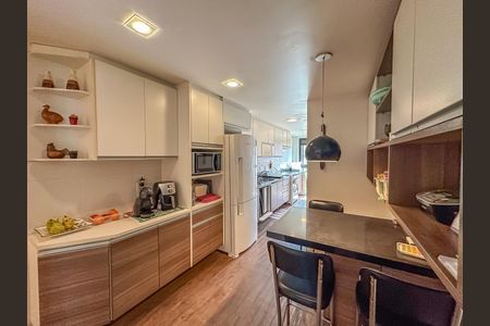 Apartamento à venda com 176m², 3 quartos e 2 vagasCozinha