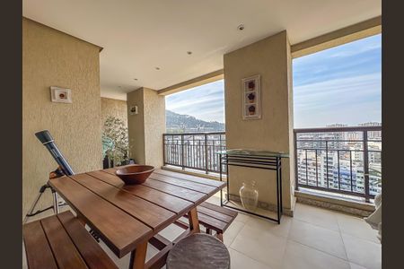 Apartamento à venda com 176m², 3 quartos e 2 vagasVaranda