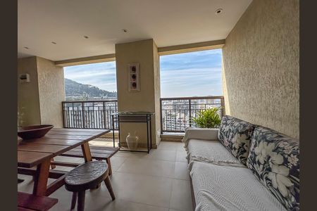 Apartamento à venda com 176m², 3 quartos e 2 vagasVaranda