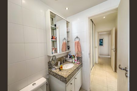 Apartamento à venda com 176m², 3 quartos e 2 vagasBanheiro da Suíte