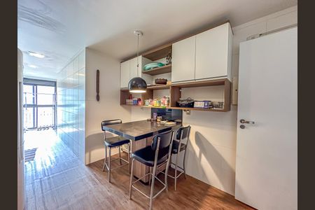 Apartamento à venda com 176m², 3 quartos e 2 vagasCozinha