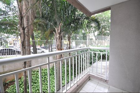 Sacada da Sala de apartamento para alugar com 3 quartos, 65m² em Vila Paiva, São Paulo