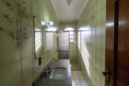 Casa à venda com 240m², 5 quartos e 3 vagasCasa 2 - Banheiro Social