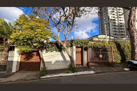 Casa à venda com 240m², 5 quartos e 3 vagasFachada