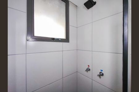 Banheiro de kitnet/studio para alugar com 1 quarto, 33m² em Santo Cristo, Rio de Janeiro