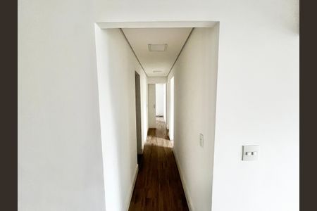 Corredor de apartamento à venda com 3 quartos, 97m² em Chora Menino, São Paulo