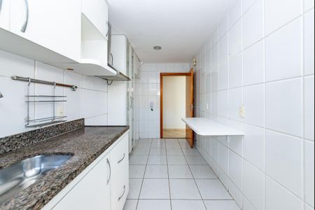 Apartamento à venda com 110m², 2 quartos e 2 vagasCozinha