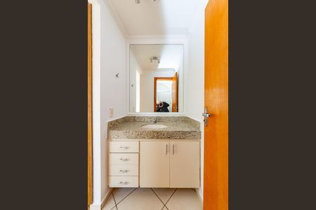 Apartamento à venda com 110m², 2 quartos e 2 vagasBanheiro da Suíte