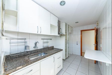 Apartamento à venda com 110m², 2 quartos e 2 vagasCozinha