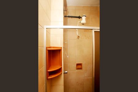 Banheiro de apartamento à venda com 1 quarto, 35m² em São João, Porto Alegre