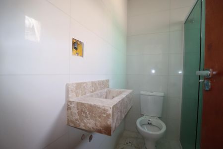 Casa de condomínio à venda com 127m², 3 quartos e 2 vagasBanheiro Social