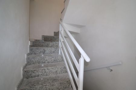 Escada de casa de condomínio à venda com 2 quartos, 117m² em Vila Metalúrgica, Santo André