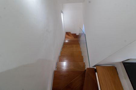 Casa de condomínio à venda com 79m², 2 quartos e 2 vagasEscada