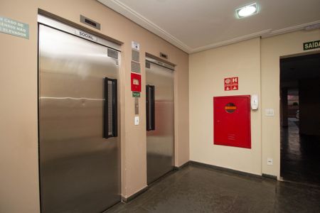 Apartamento à venda com 52m², 2 quartos e 1 vaga Apartamento à venda com 52m², 2 quartos e 1 vagaHall social