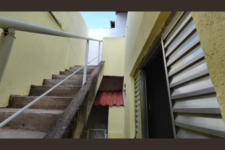 Casa para alugar com 92m², 2 quartos e 2 vagasEscada