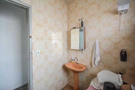 Casa à venda com 130m², 2 quartos e 1 vagaBanheiro 1